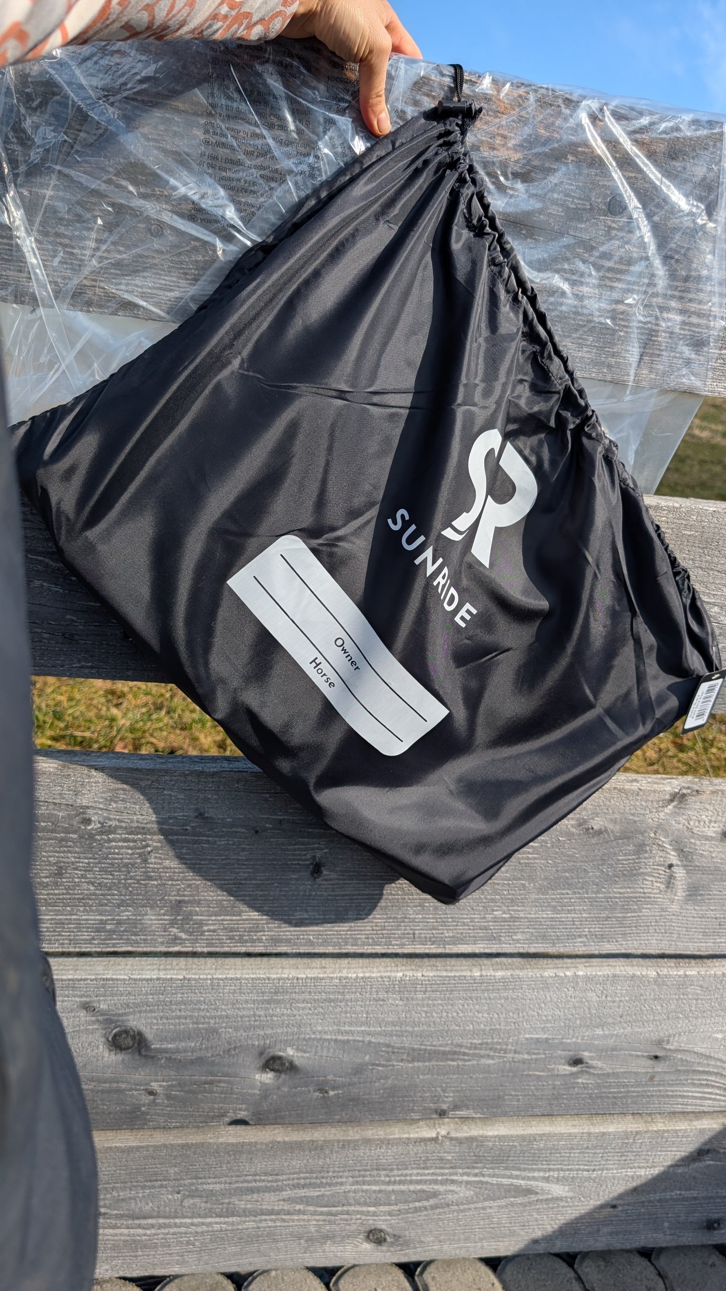 Boxentürvorgang 🩶 Stableguard 💙 individuell bestickt